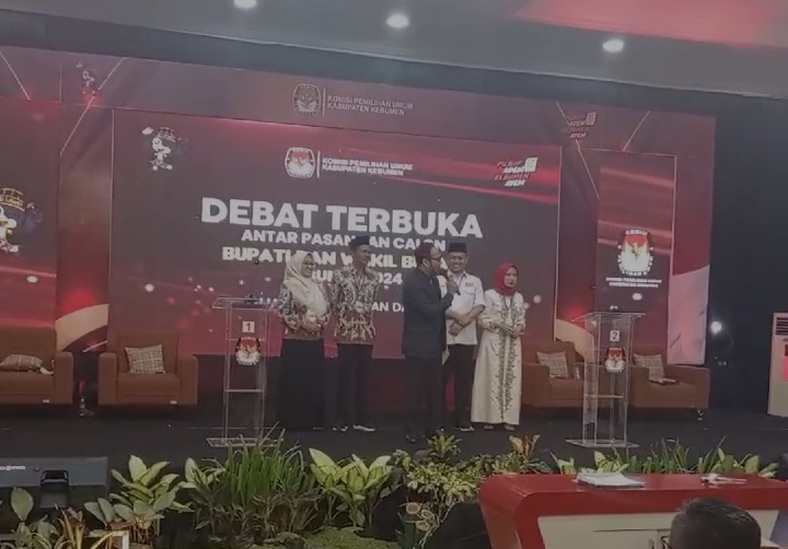 Kedua Paslon Bupati dan Wakil Bupati sebelum Debat dimulai