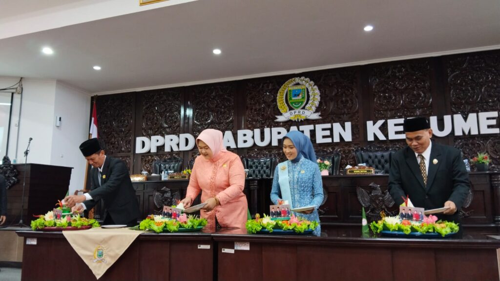 Sempat Molor Pimpinan DPRD Kebumen resmi dilantik